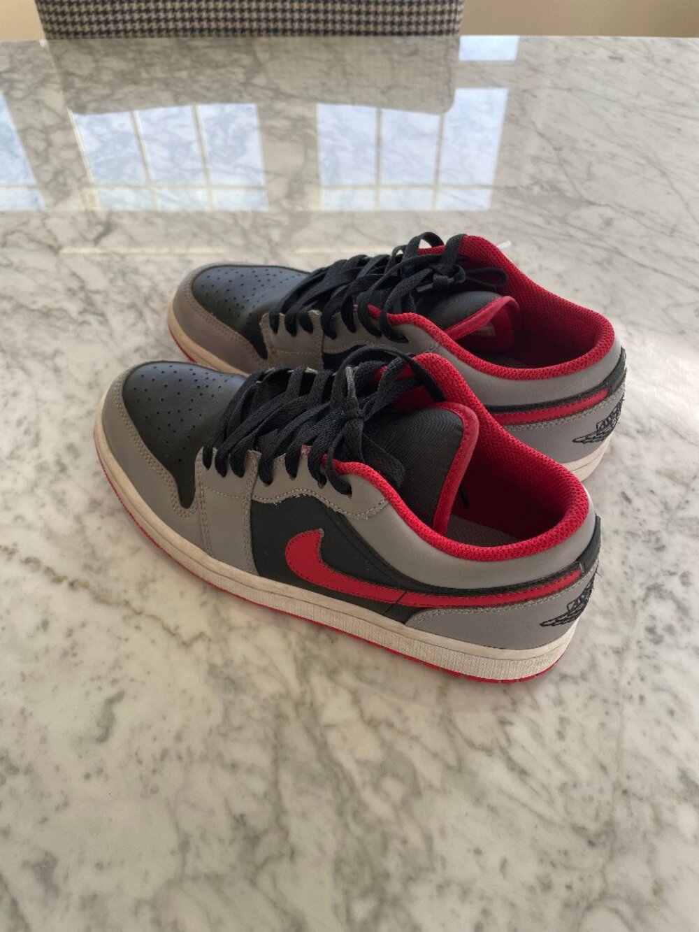 Jordan 1 LowBlack Light Smoke Grey Gym Red